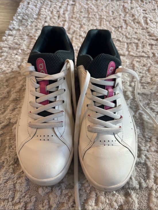 On Running Shoes - On cloud Rodger’s - White and Pink Women's Leather Sneakers